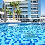 1Bd Apt In Sparkle Tower By Swarovsky Big Capacity